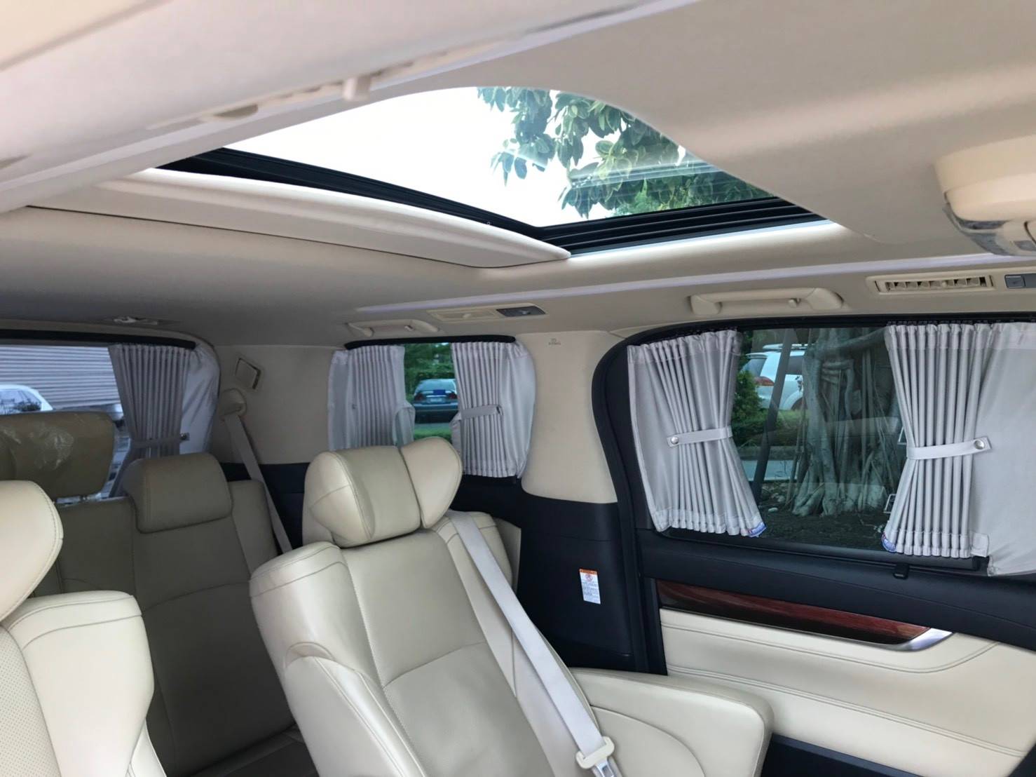 Toyota Alphard ปี 2016 สีดำ (รูปที่ 14)