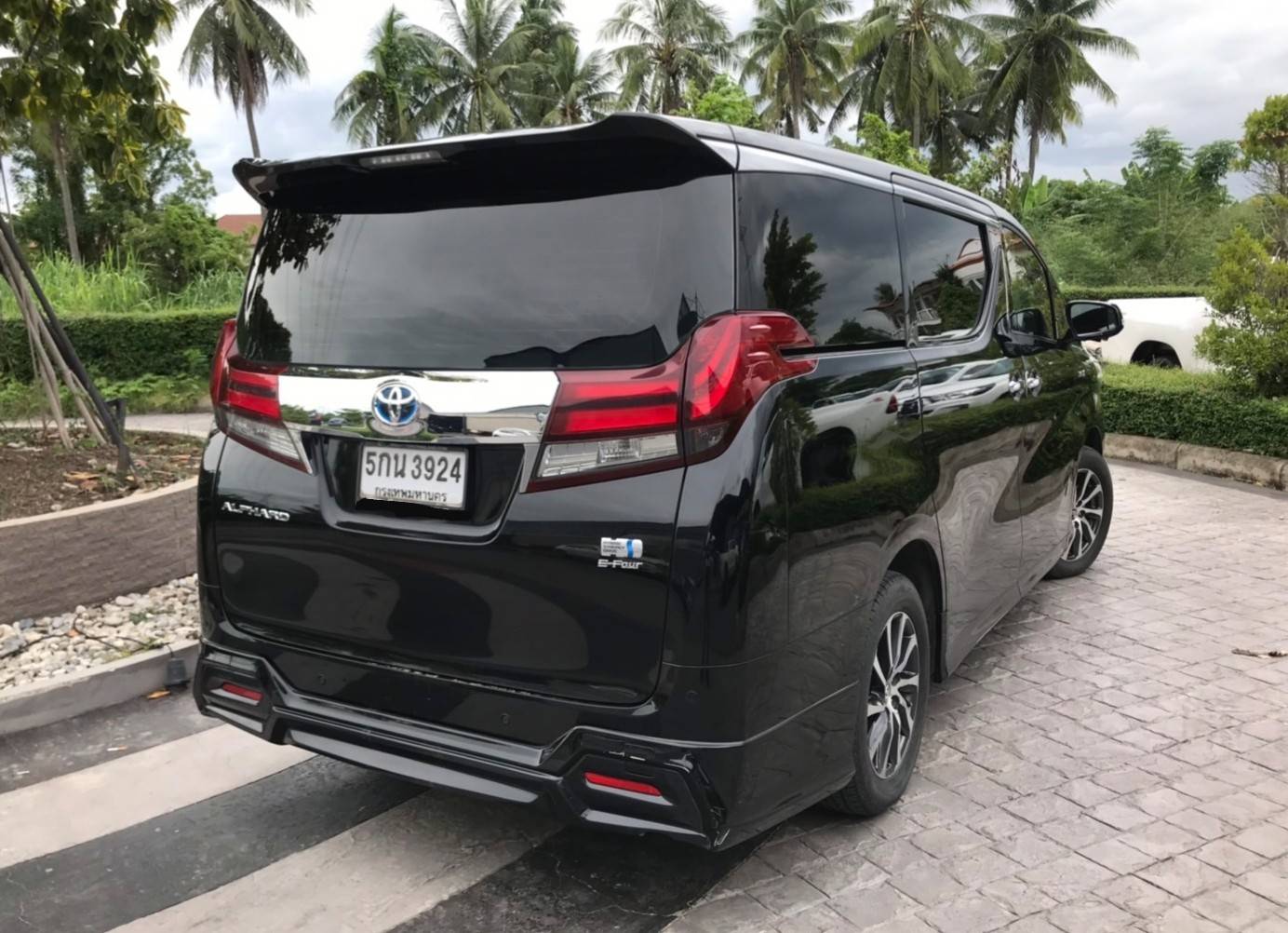 Toyota Alphard ปี 2016 สีดำ (รูปที่ 4)