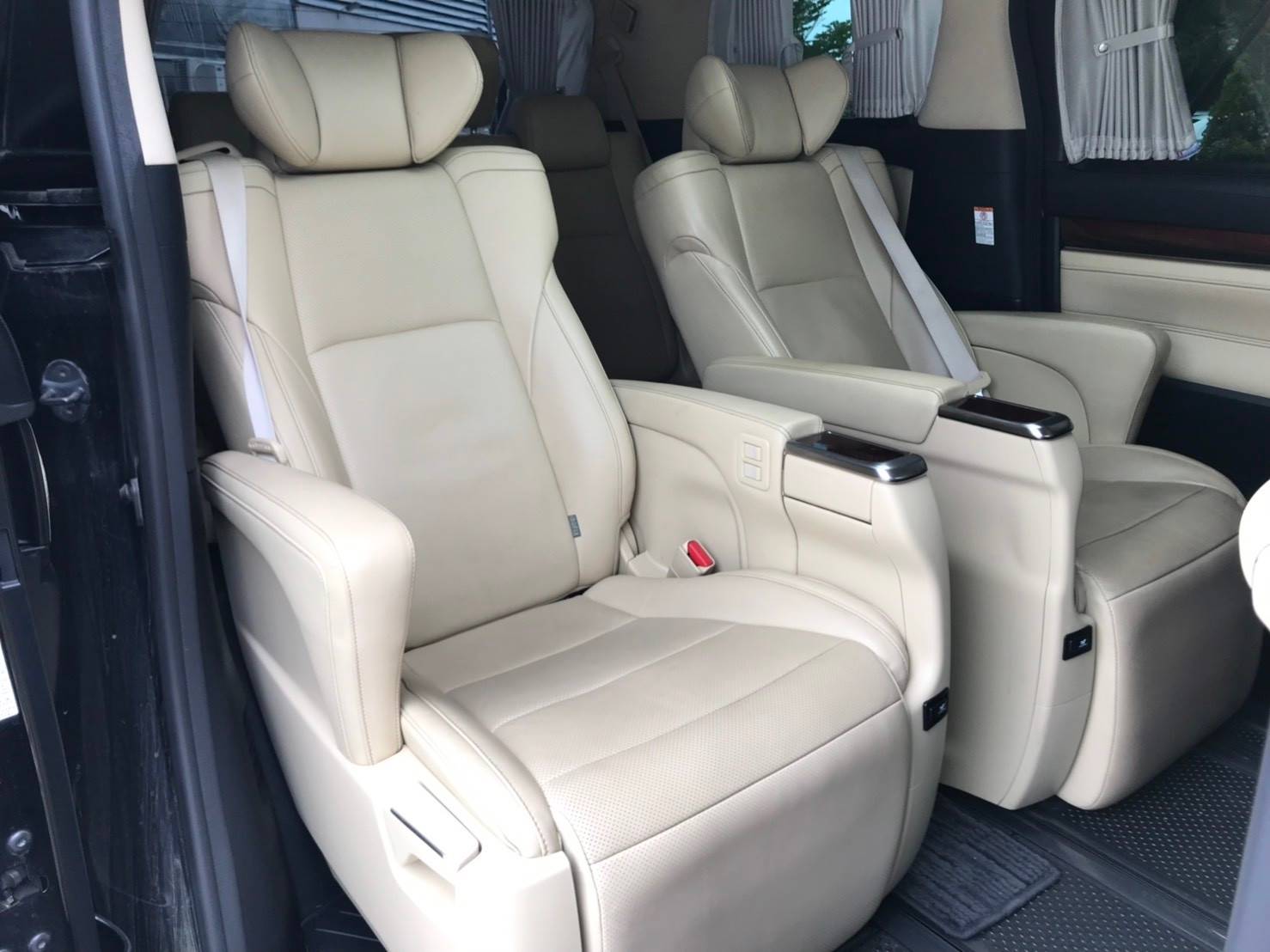 Toyota Alphard ปี 2016 สีดำ (รูปที่ 16)