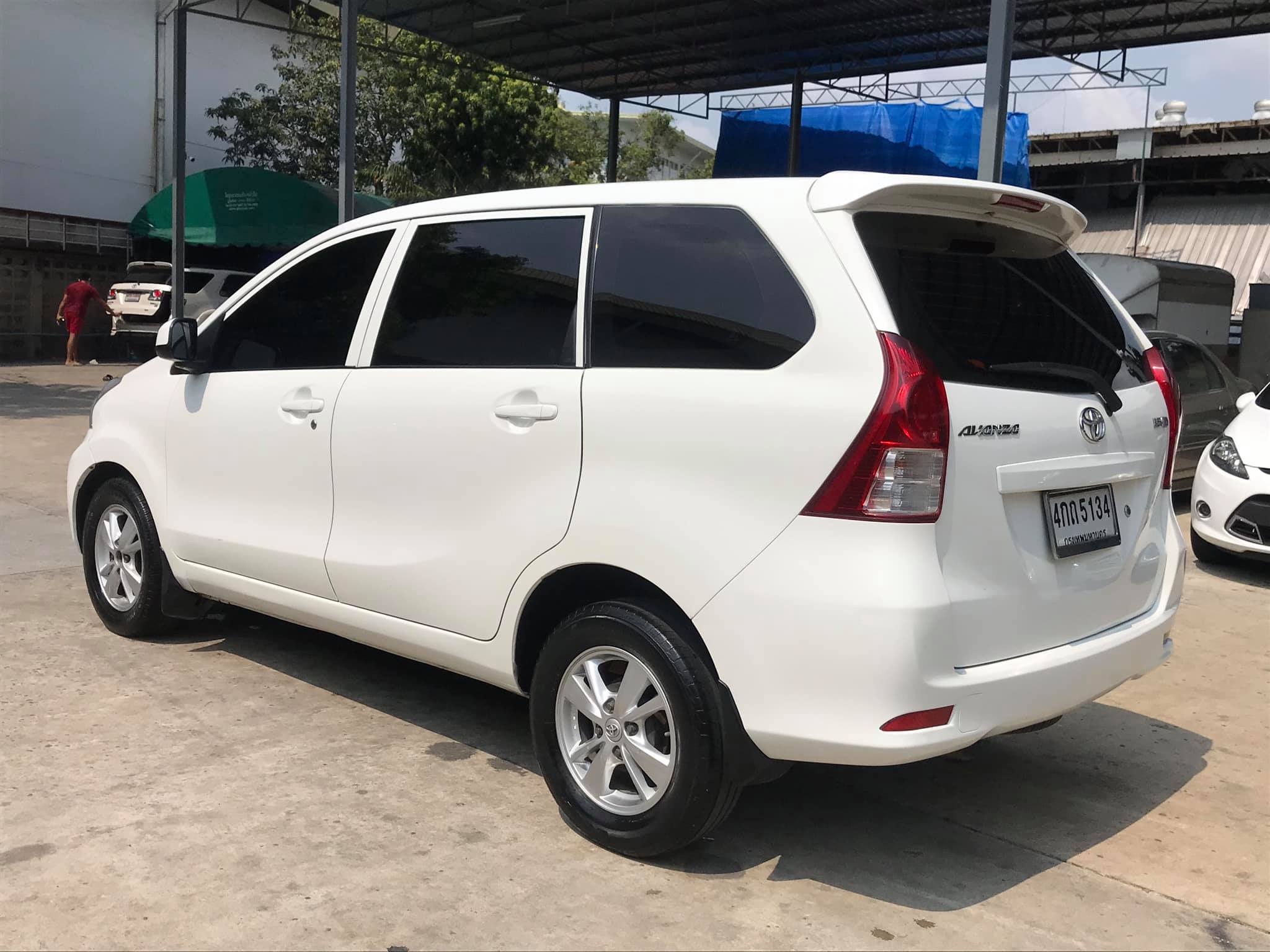 Toyota Avanza ปี 2013 สีขาว (รูปที่ 2)