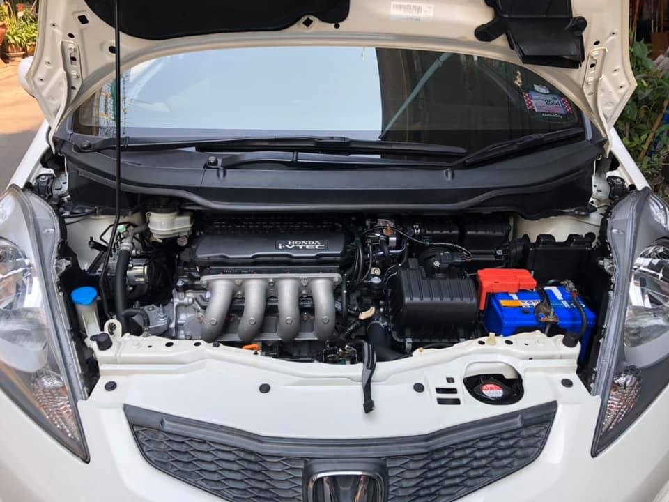 Honda Jazz GE ปี 2011 สีขาว (รูปที่ 6)