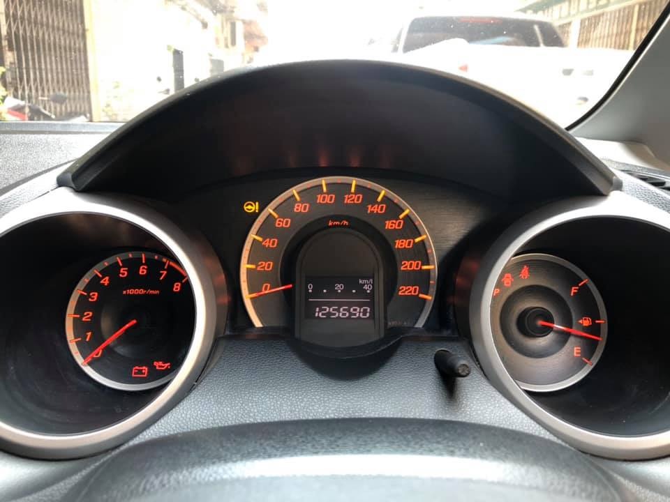 Honda Jazz GE ปี 2011 สีขาว (รูปที่ 4)