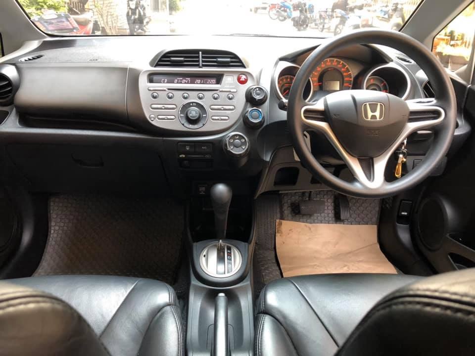 Honda Jazz GE ปี 2011 สีขาว