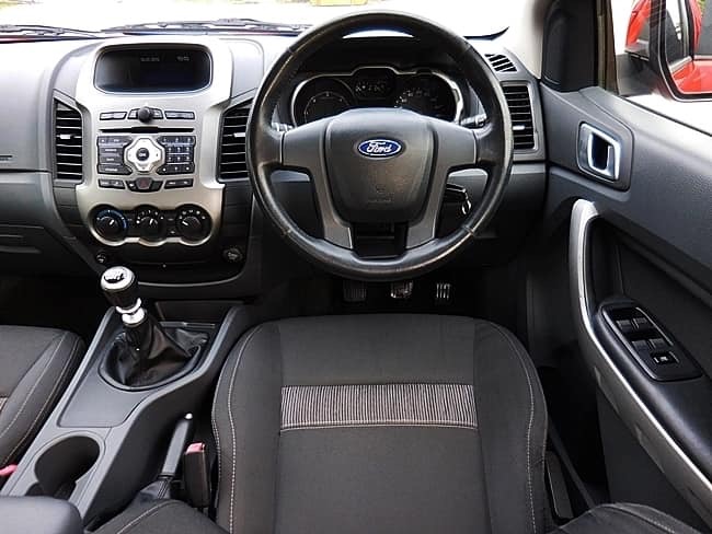 Ford Ranger 4 ประตู ปี 2013 สีแดง (รูปที่ 8)