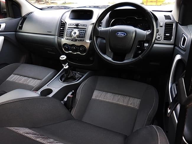 Ford Ranger 4 ประตู ปี 2013 สีแดง (รูปที่ 9)