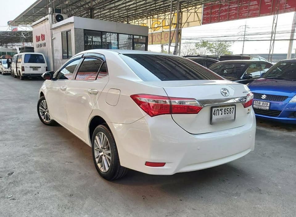 Toyota Corolla Altis ปี 2015 สีขาว