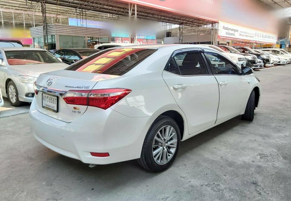 Toyota Corolla Altis ปี 2015 สีขาว (รูปที่ 4)