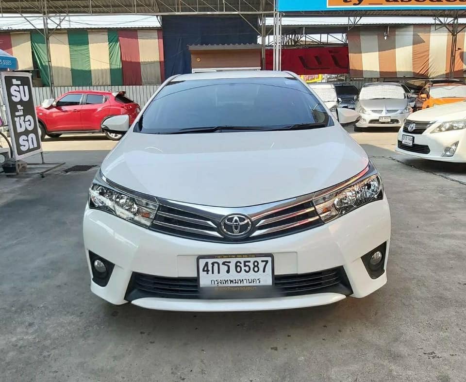 Toyota Corolla Altis ปี 2015 สีขาว