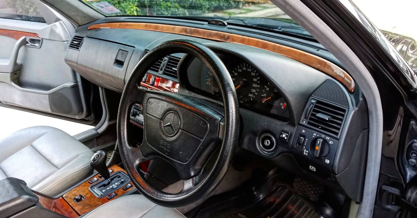 Mercedes-Benz C-Class W202 C180 ปี 1994 สีดำ (รูปที่ 10)
