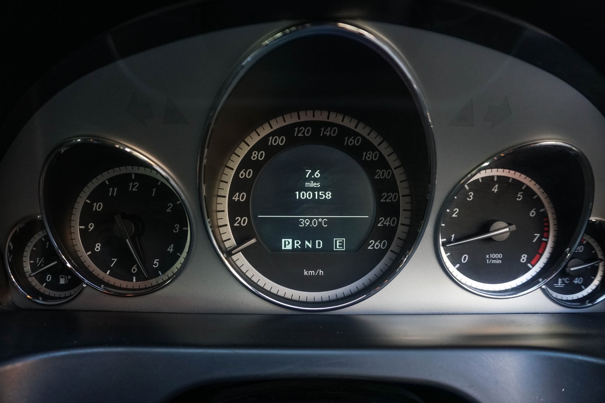 Mercedes-Benz C207 E250 ปี 2011 สีเงิน (รูปที่ 4)