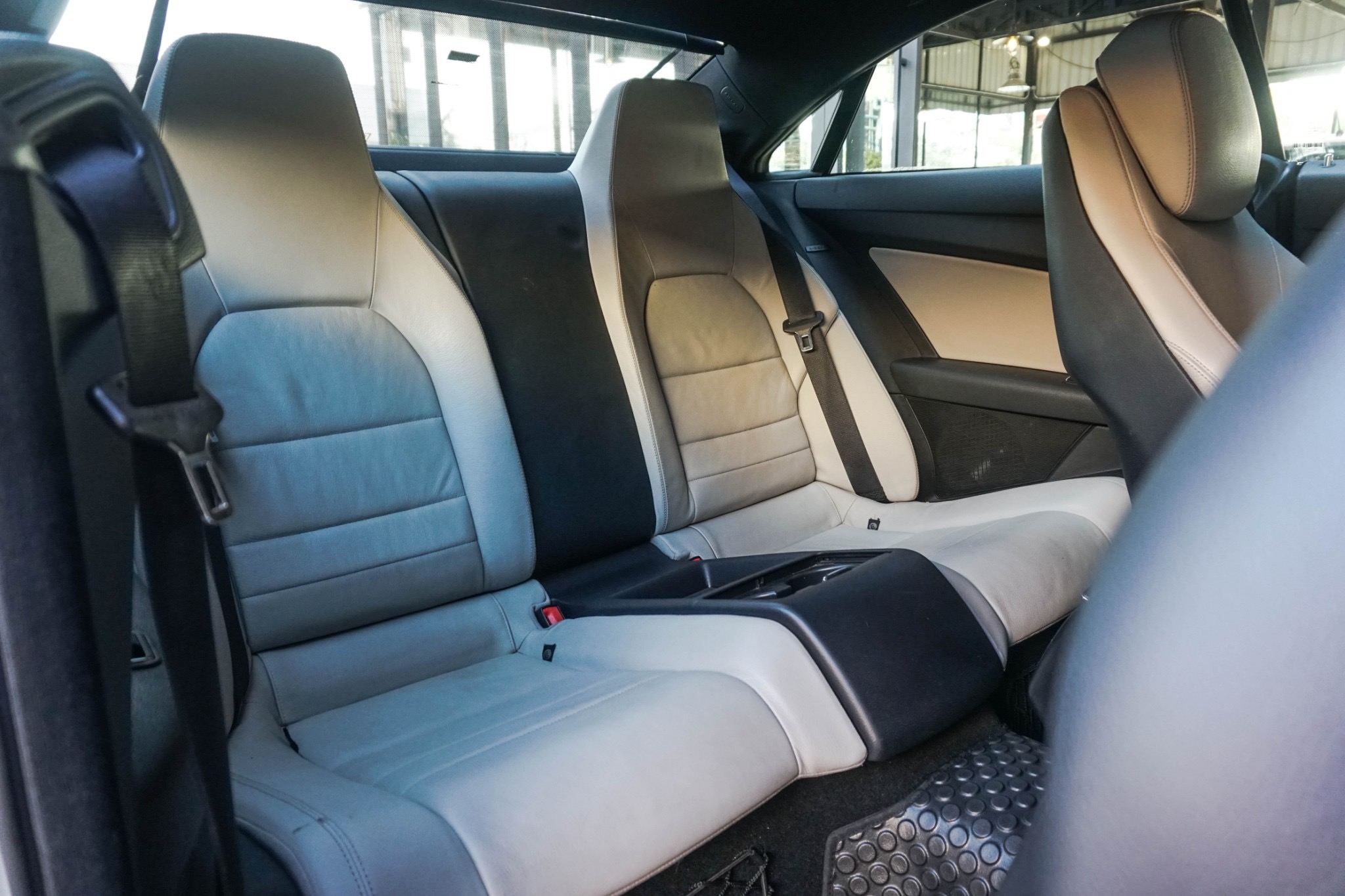Mercedes-Benz C207 E250 ปี 2011 สีเงิน (รูปที่ 11)