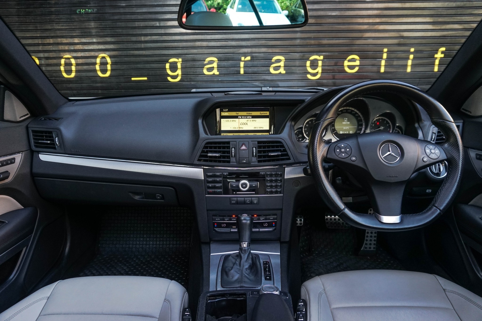 Mercedes-Benz C207 E250 ปี 2011 สีเงิน (รูปที่ 9)