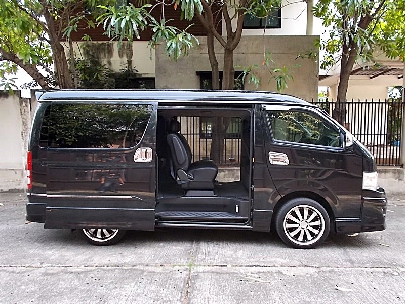 Toyota Ventury ปี 2013 สีดำ (รูปที่ 8)