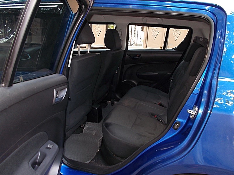 Suzuki Swift ปี 2012 สีน้ำเงิน (รูปที่ 10)