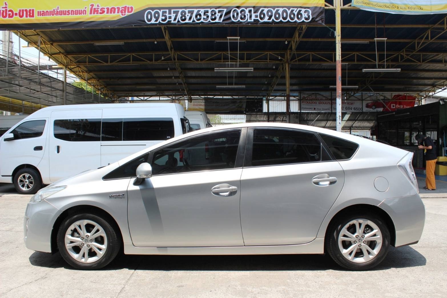 Toyota Prius ปี 2011 สีเงิน (รูปที่ 15)