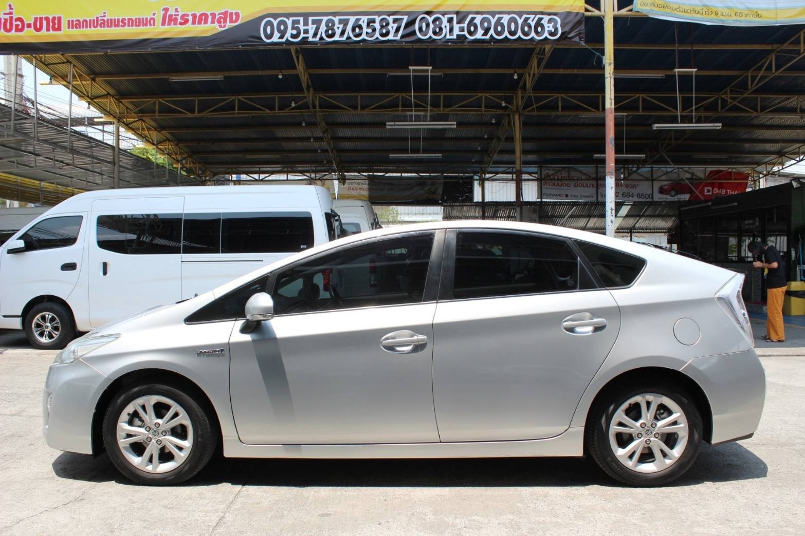 Toyota Prius ปี 2011 สีเงิน