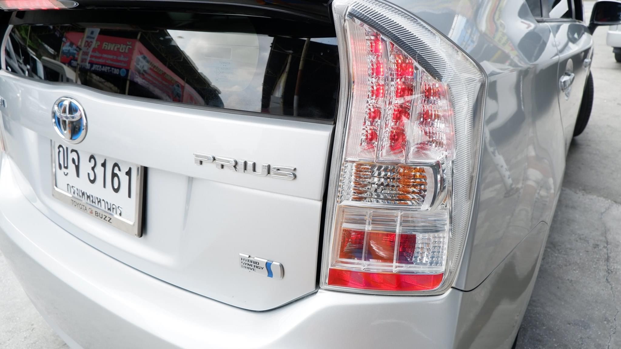 Toyota Prius ปี 2011 สีเงิน (รูปที่ 10)