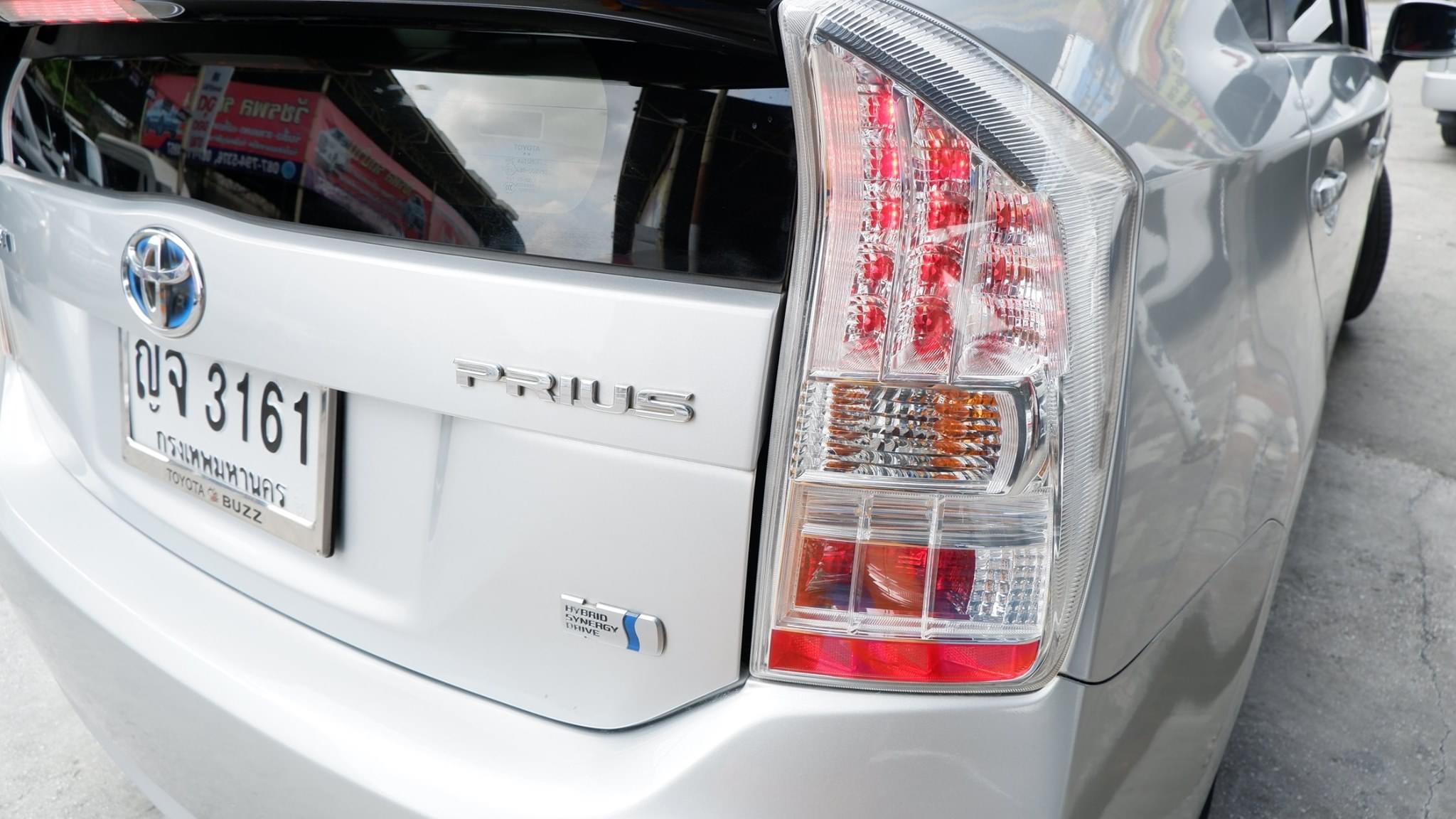 Toyota Prius ปี 2011 สีเงิน