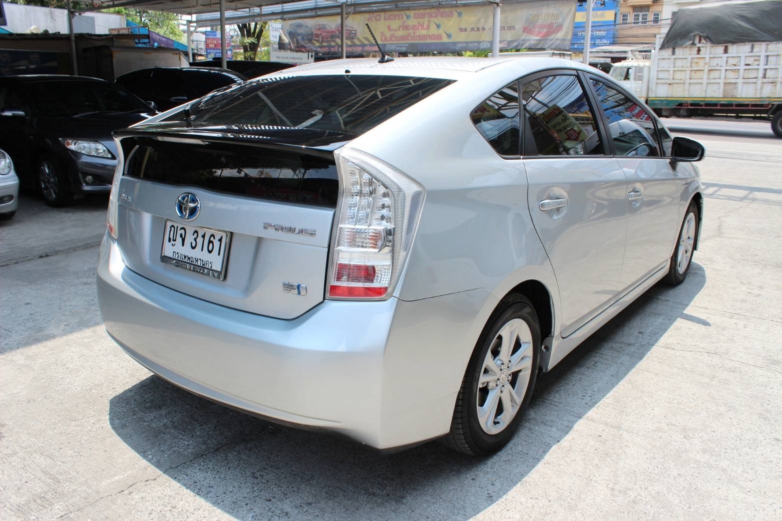 Toyota Prius ปี 2011 สีเงิน