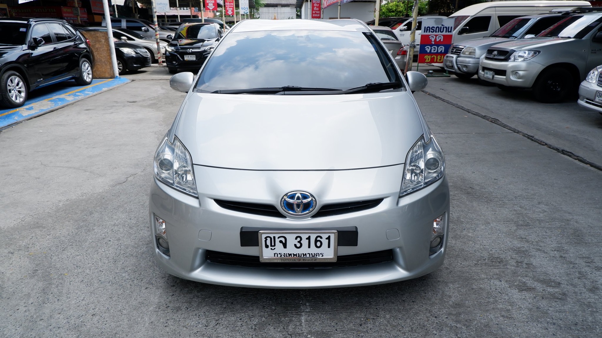 Toyota Prius ปี 2011 สีเงิน (รูปที่ 2)