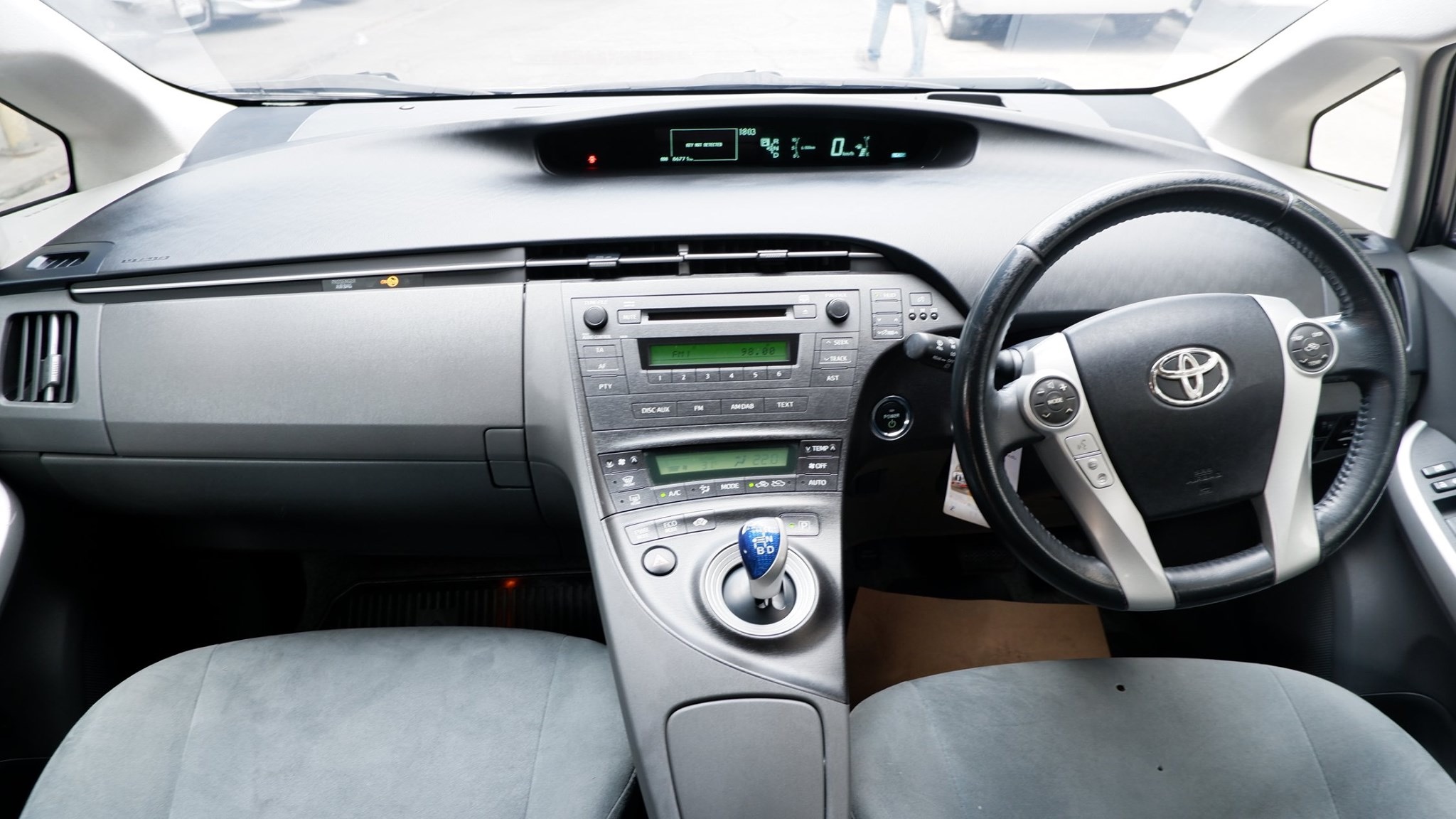 Toyota Prius ปี 2011 สีเงิน