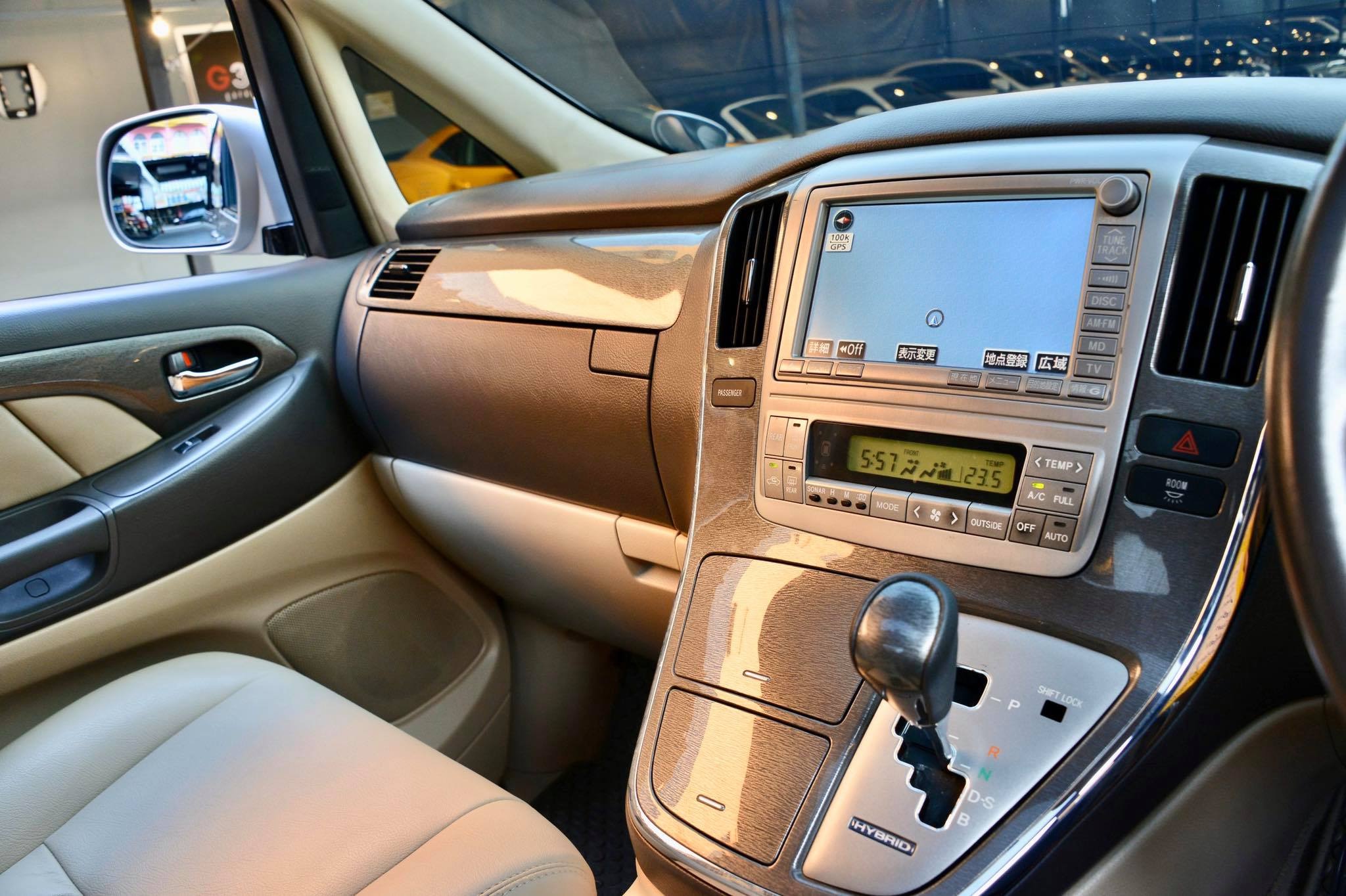 Toyota Alphard ปี 2007 สีเงิน