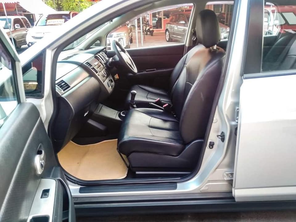 Nissan Tiida ปี 2010 สีเงิน (รูปที่ 7)