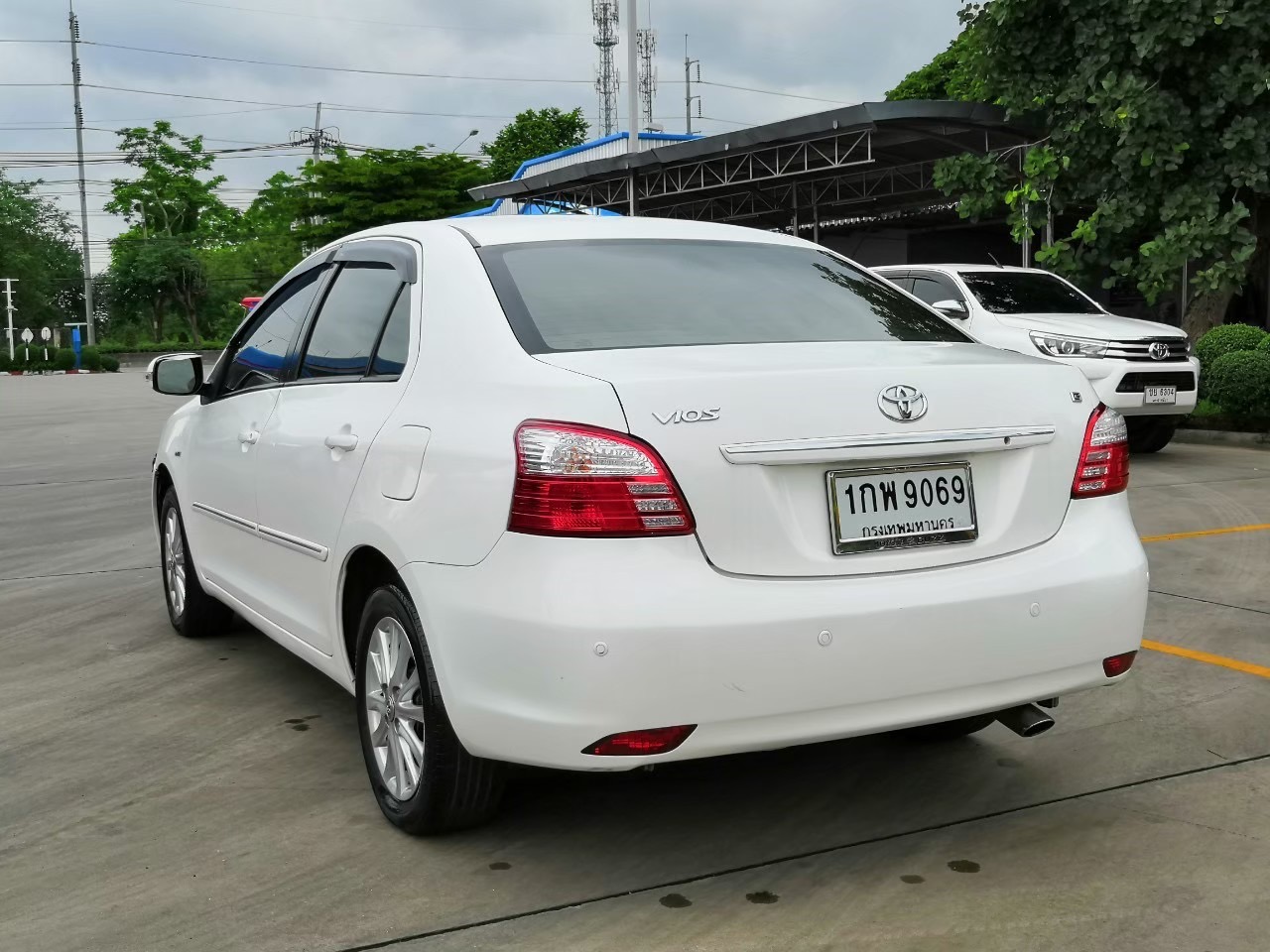 Toyota Vios ปี 2011 สีขาว (รูปที่ 4)