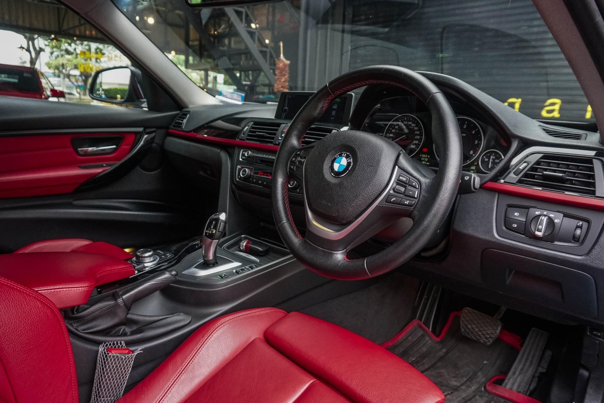 BMW 3 Series F30 320d ปี 2012 สีเทา (รูปที่ 10)