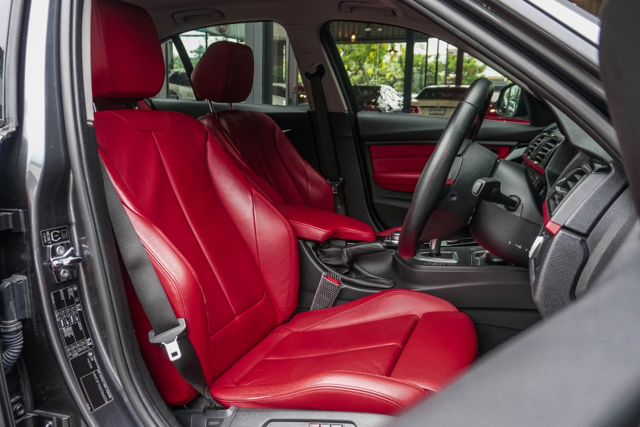 BMW 3 Series F30 320d ปี 2012 สีเทา (รูปที่ 14)