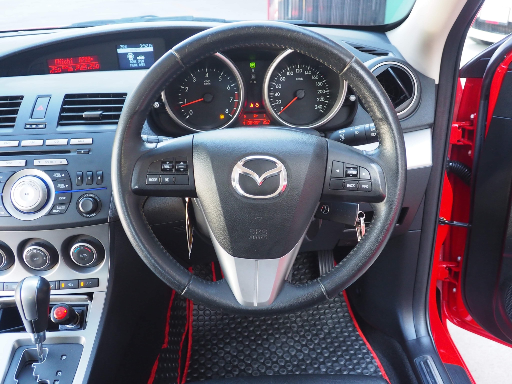 Mazda 3 ปี 2013 สีแดง (รูปที่ 9)