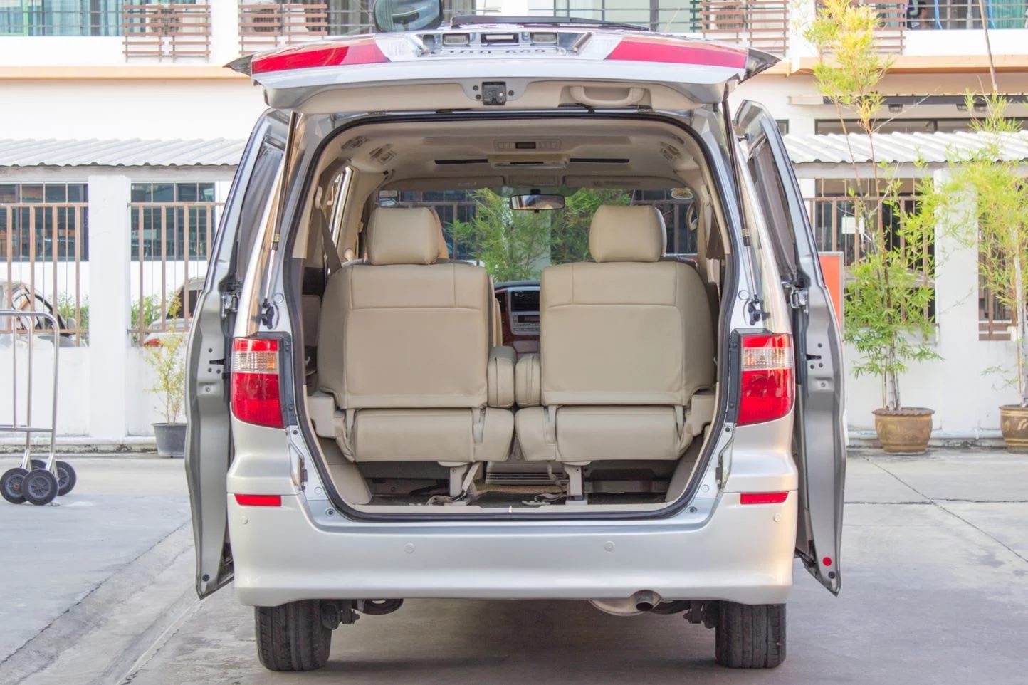 Toyota Alphard ปี 2002 สีเทา (รูปที่ 16)