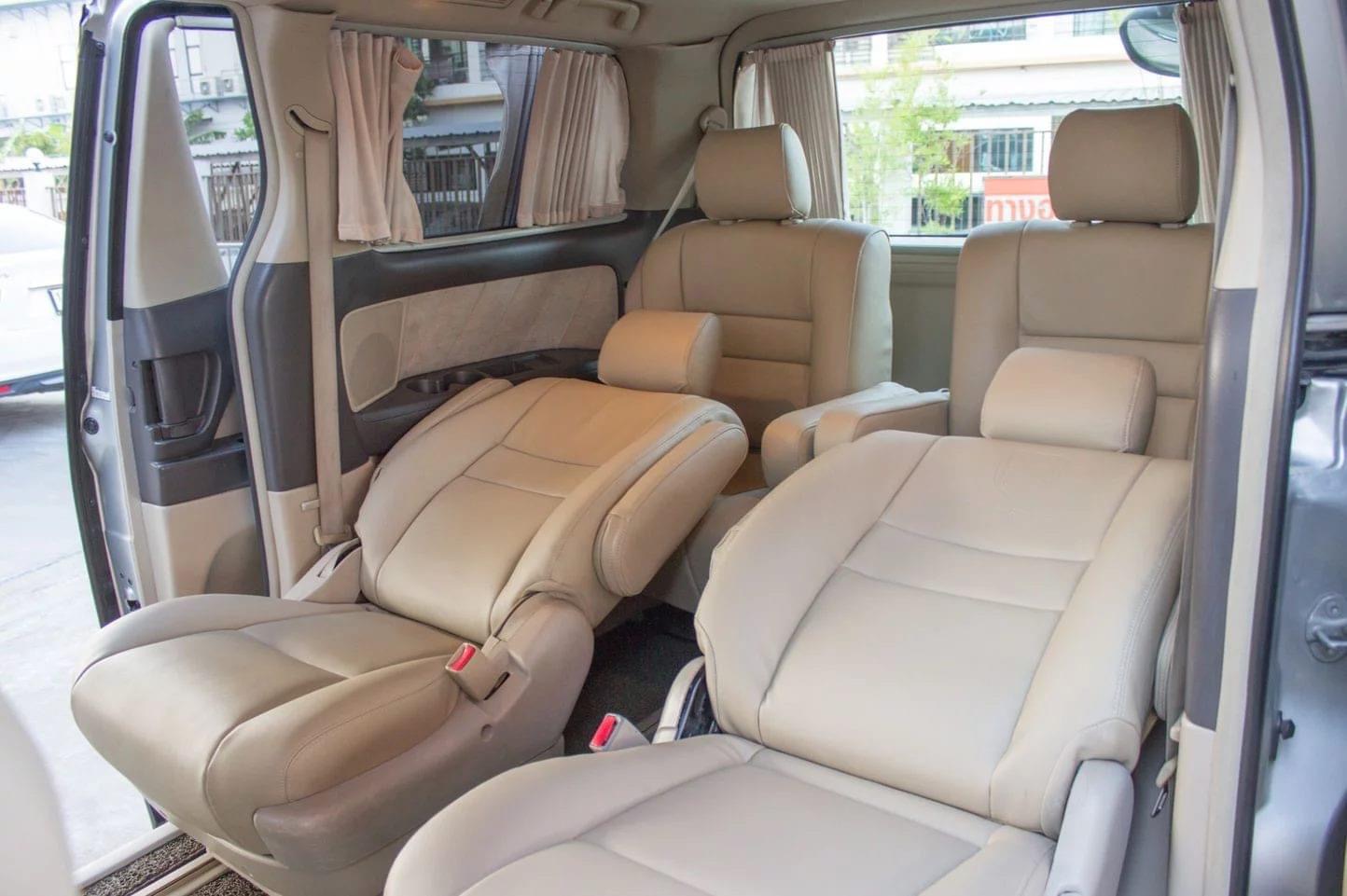 Toyota Alphard ปี 2002 สีเทา