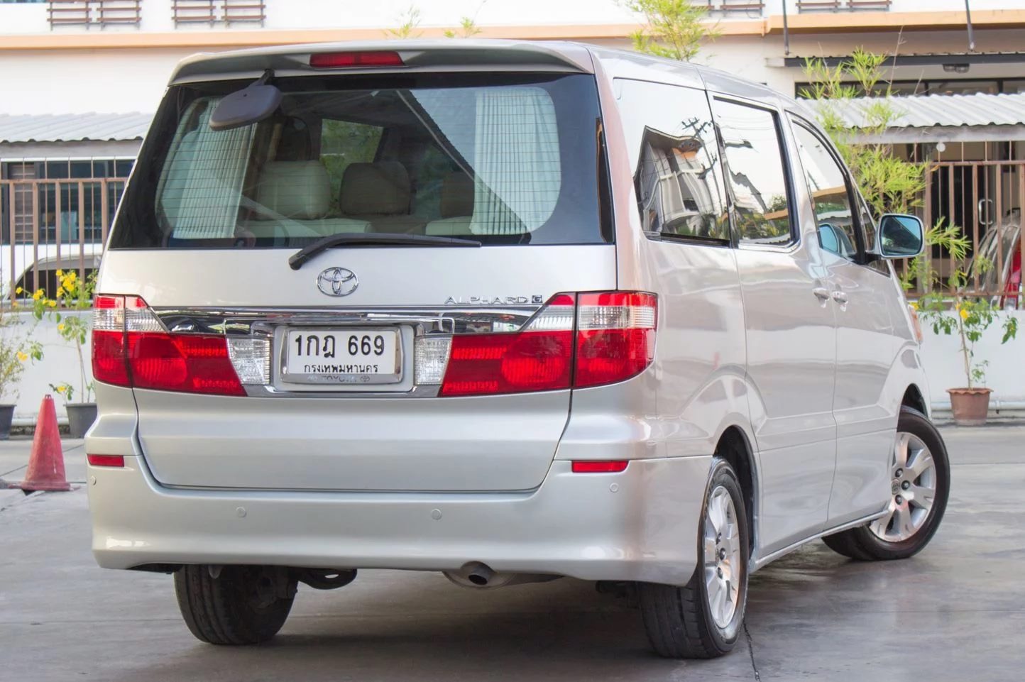 Toyota Alphard ปี 2002 สีเทา (รูปที่ 18)