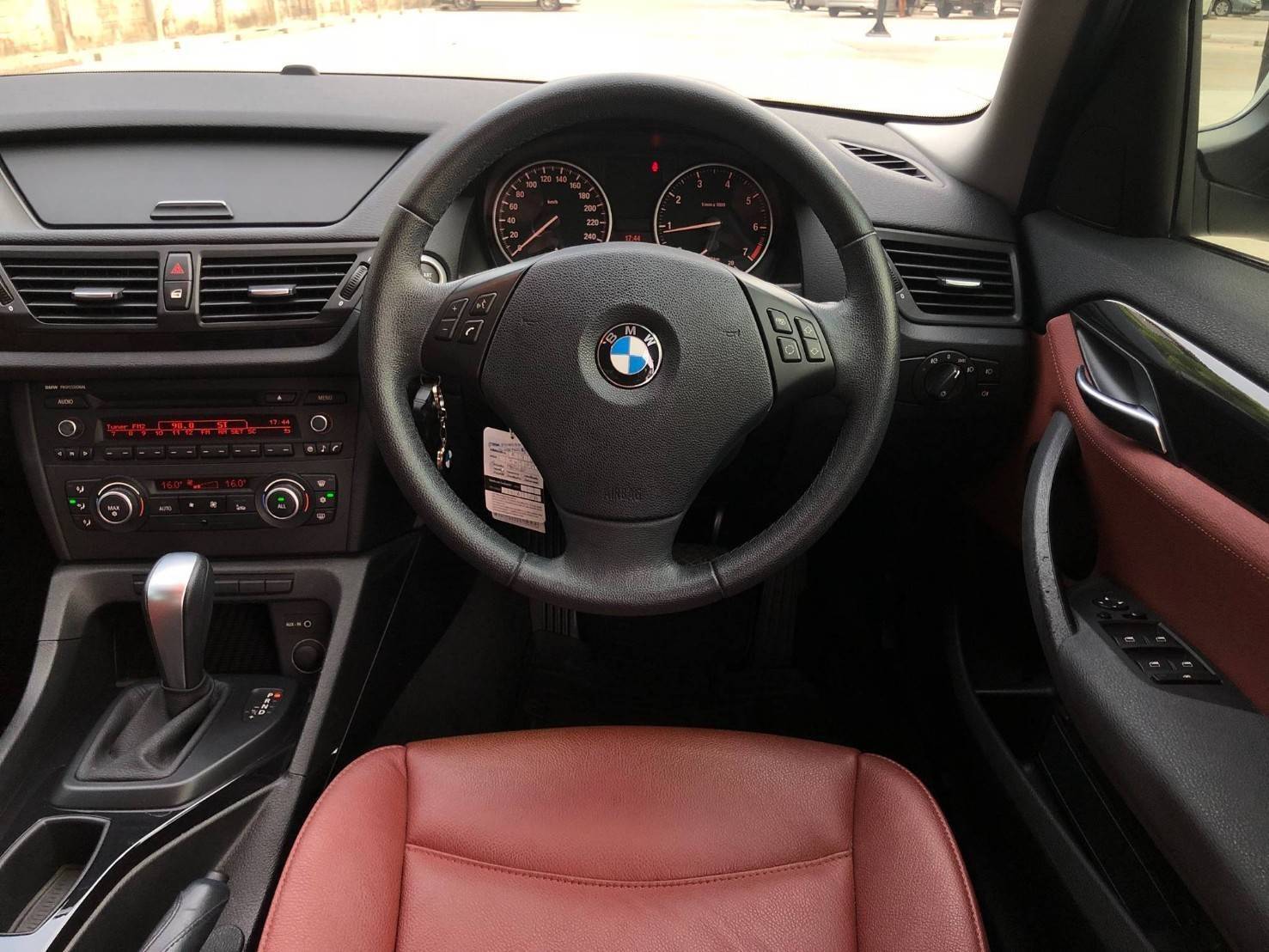 BMW X1 E84 ปี 2012 สีขาว (รูปที่ 13)