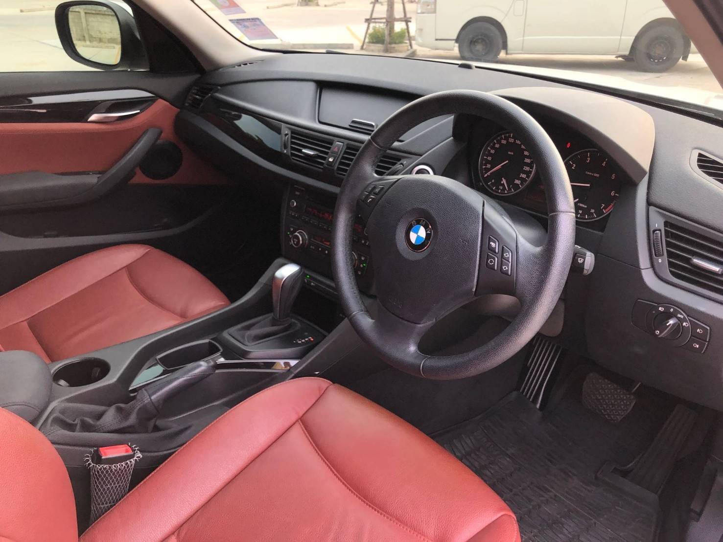 BMW X1 E84 ปี 2012 สีขาว (รูปที่ 16)