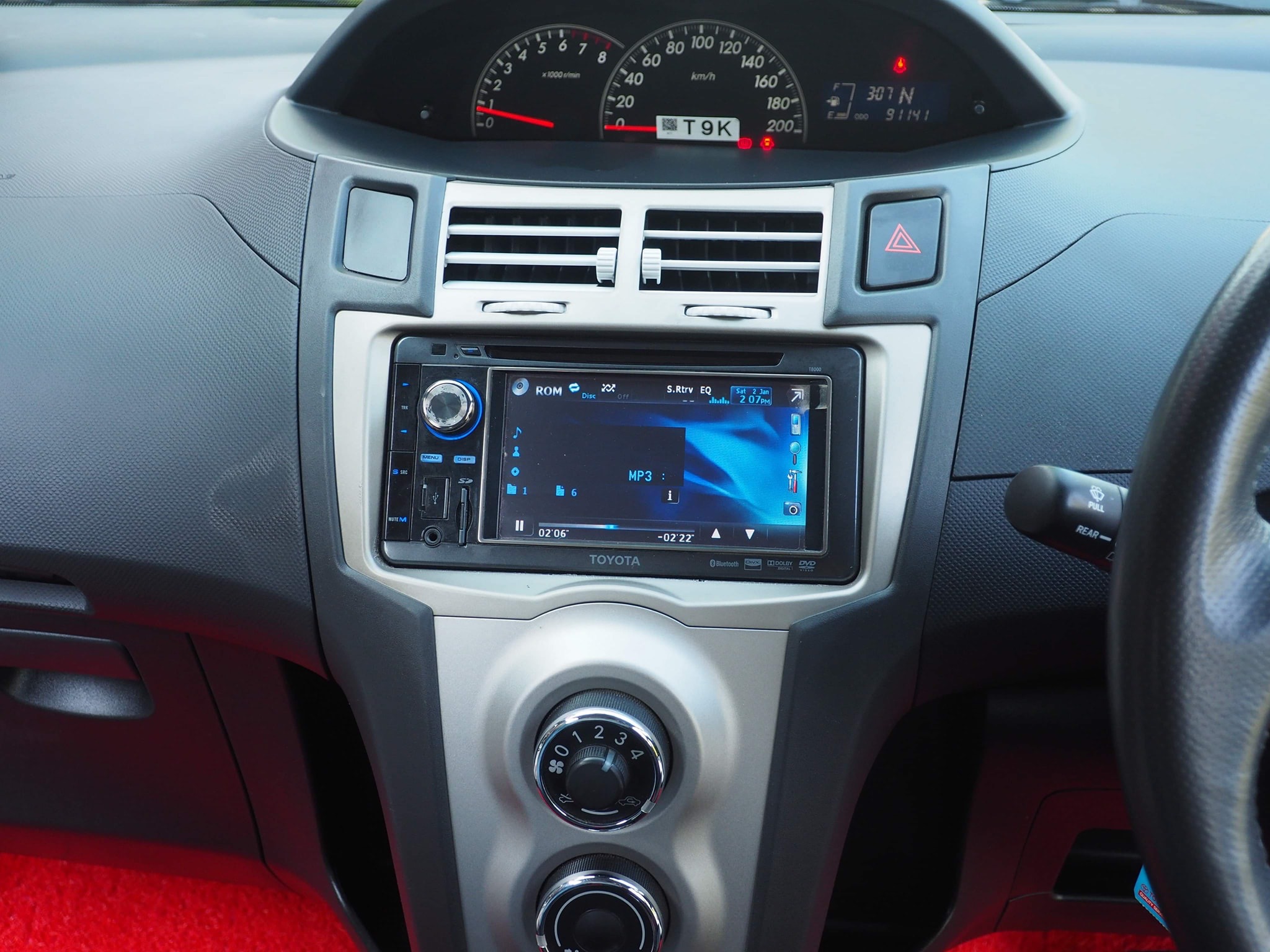 Toyota Yaris ปี 2013 สีขาว (รูปที่ 9)