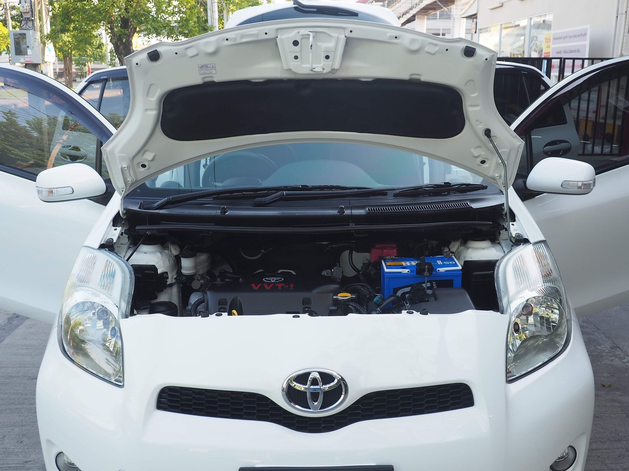 Toyota Yaris ปี 2013 สีขาว (รูปที่ 16)