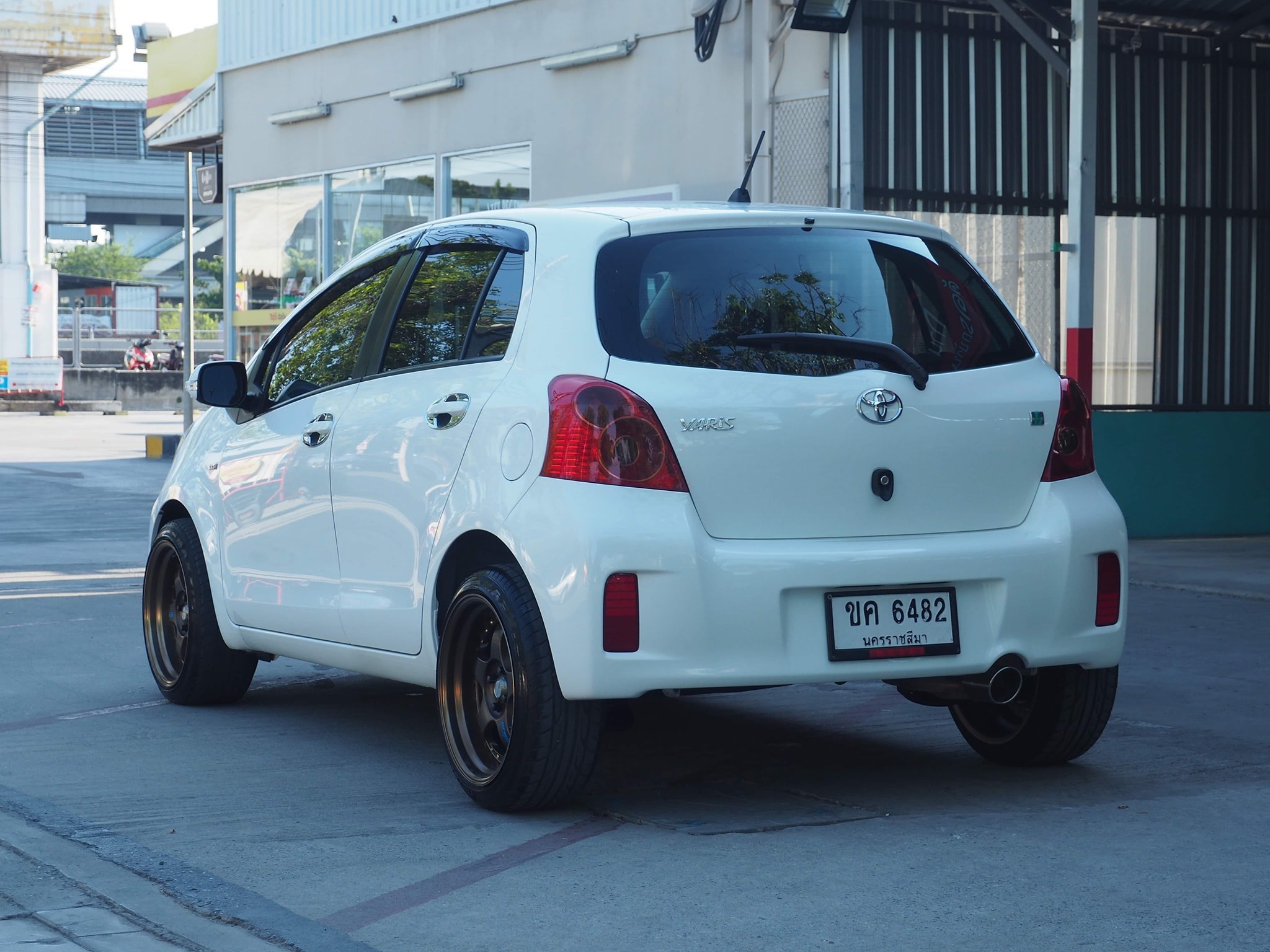 Toyota Yaris ปี 2013 สีขาว (รูปที่ 17)