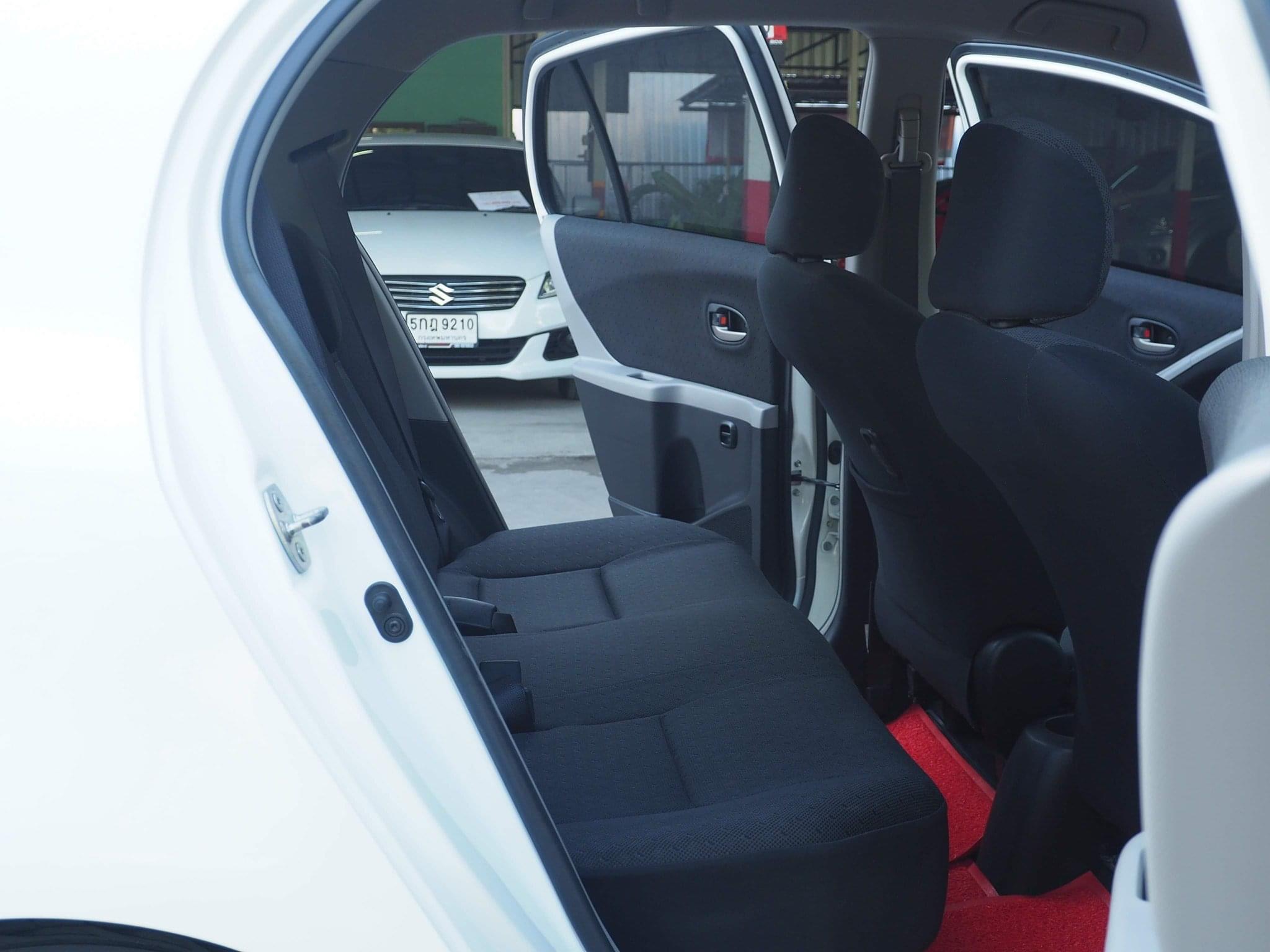 Toyota Yaris ปี 2013 สีขาว (รูปที่ 11)