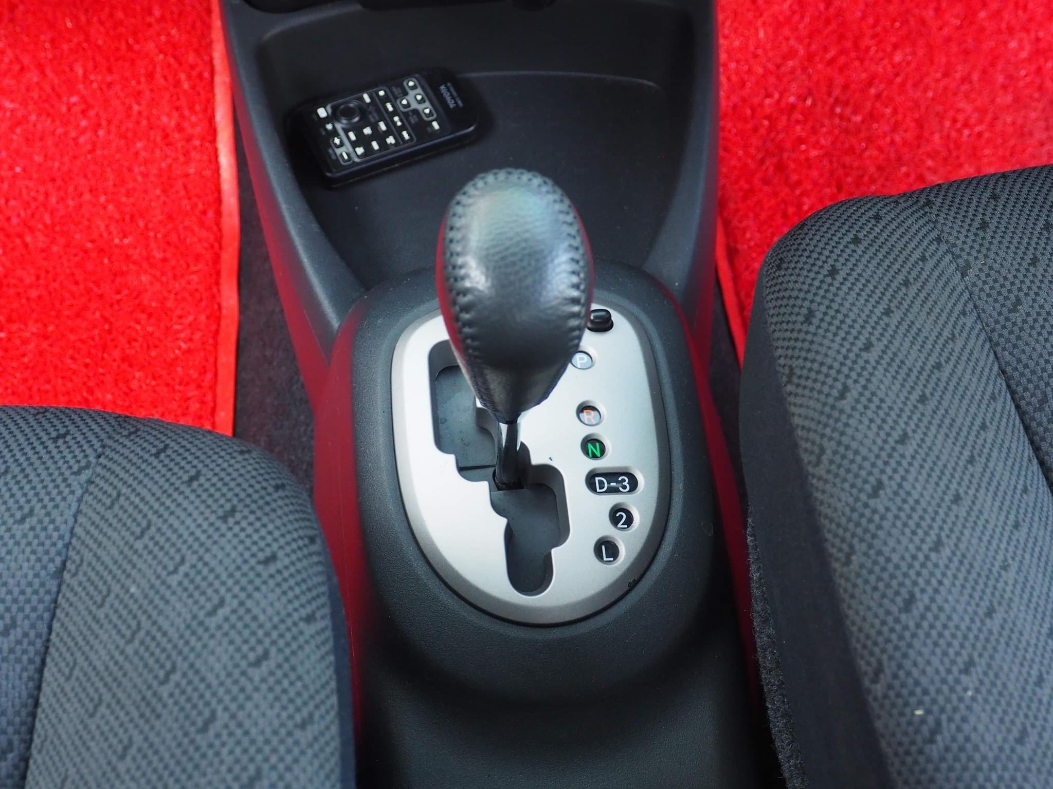 Toyota Yaris ปี 2013 สีขาว (รูปที่ 10)