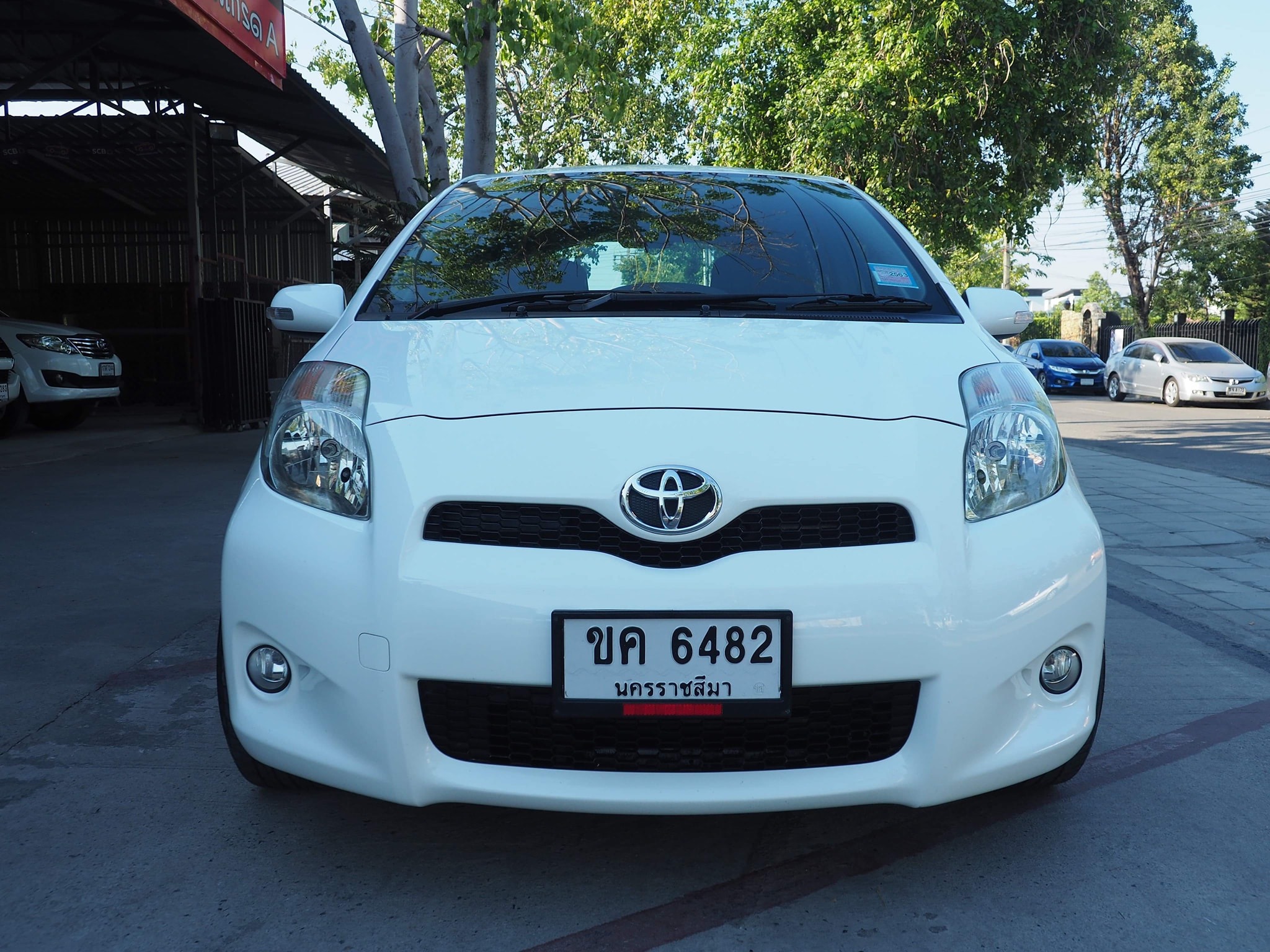 Toyota Yaris ปี 2013 สีขาว (รูปที่ 21)