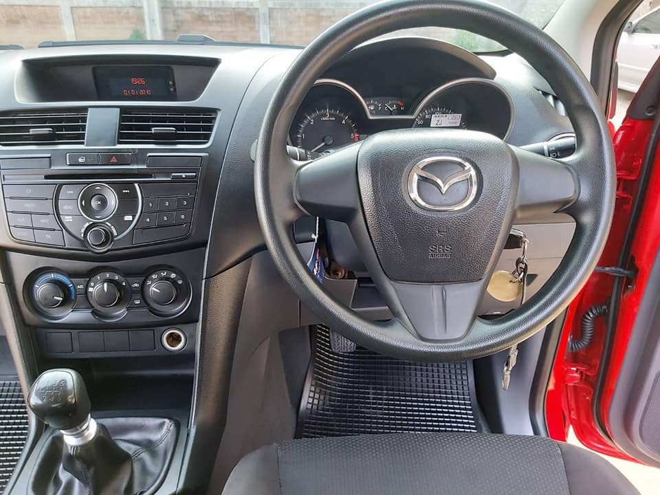 Mazda BT-50 PRO Free Style Cab ปี 2017 สีแดง (รูปที่ 4)