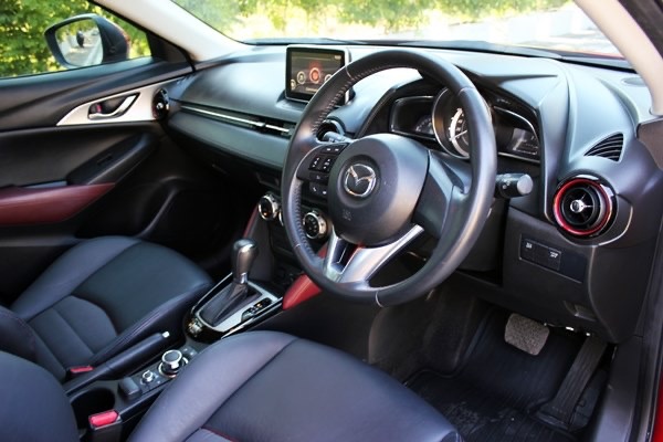 Mazda CX-3 ปี 2016 สีแดง (รูปที่ 9)