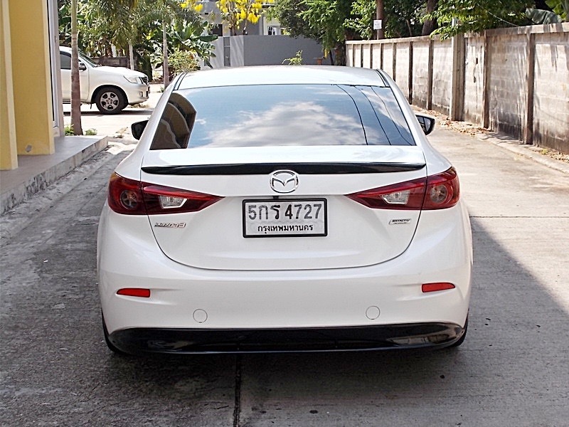 Mazda 3 Sedan ปี 2016 สีขาว