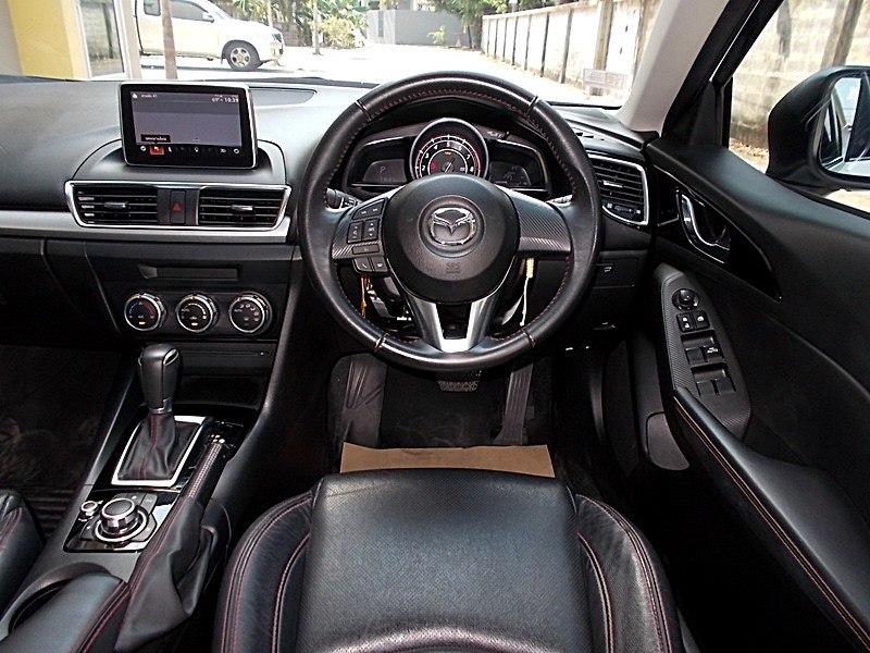 Mazda 3 Sedan ปี 2016 สีขาว