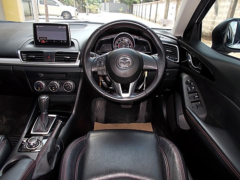 Mazda 3 Sedan ปี 2016 สีขาว (รูปที่ 9)