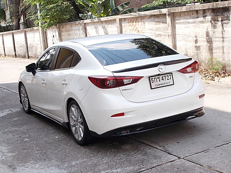 Mazda 3 Sedan ปี 2016 สีขาว