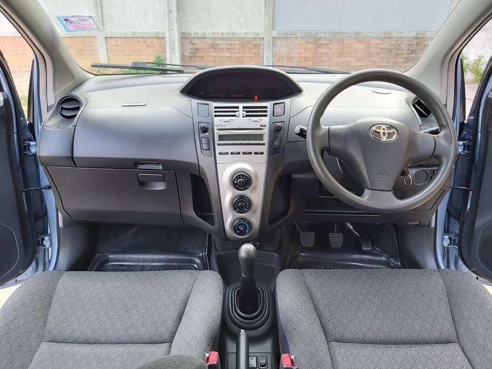 Toyota Yaris ปี 2011 สีฟ้า (รูปที่ 4)