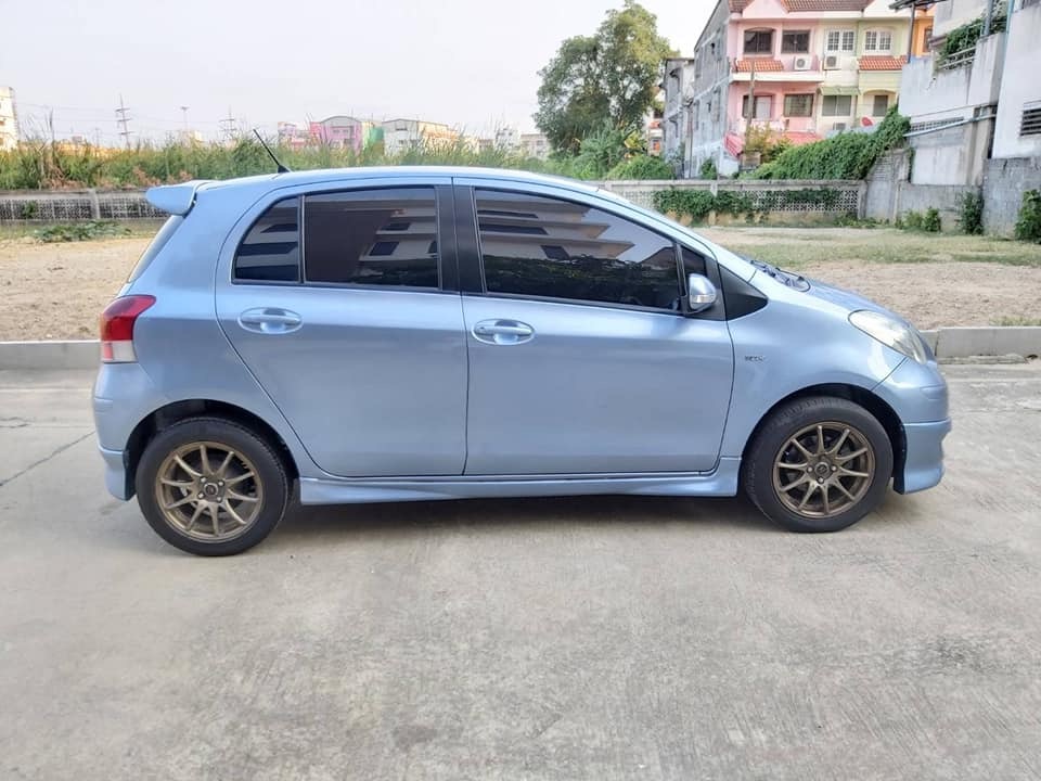 Toyota Yaris ปี 2011 สีฟ้า (รูปที่ 3)